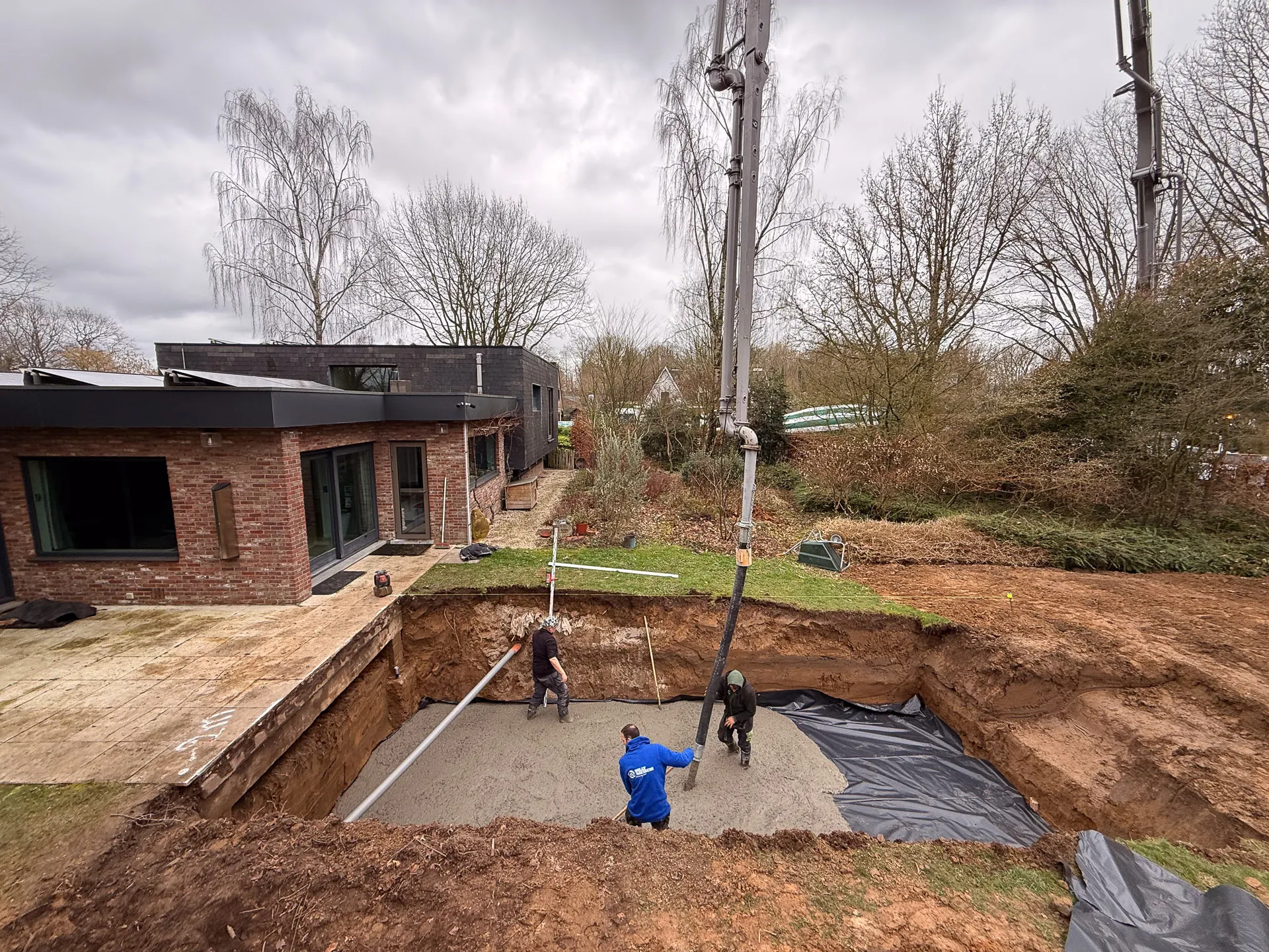 Betonplaat gieten.